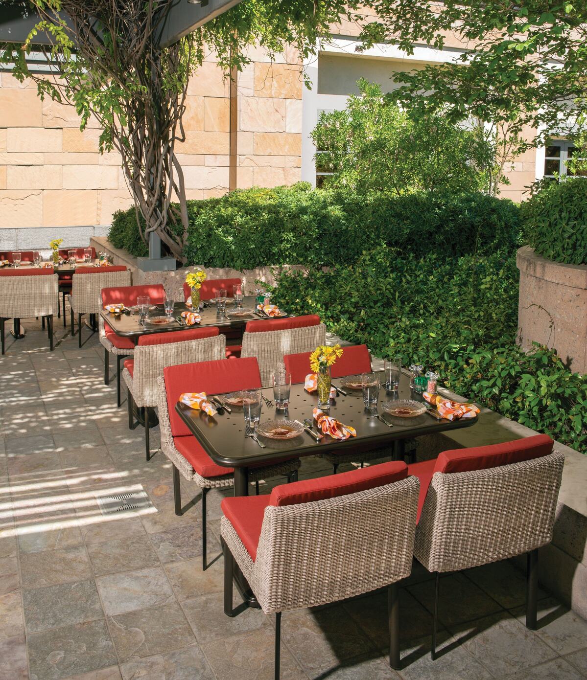 Texacraft restaurant outdoor furniture setting