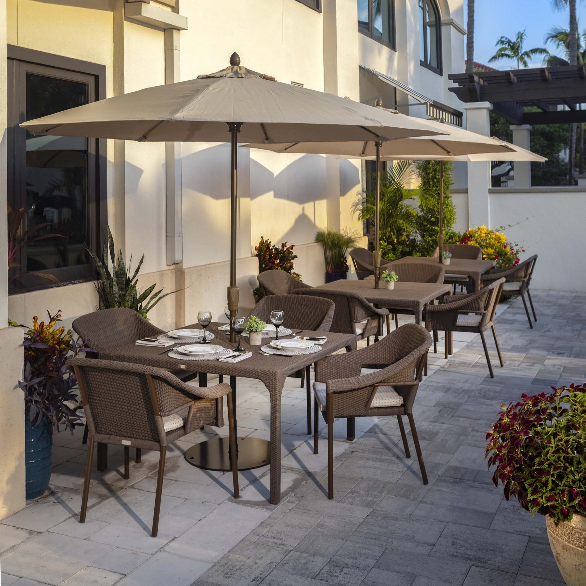 Em_IMG_70561B_clean_Lifestyle_1quarter_Dining-1