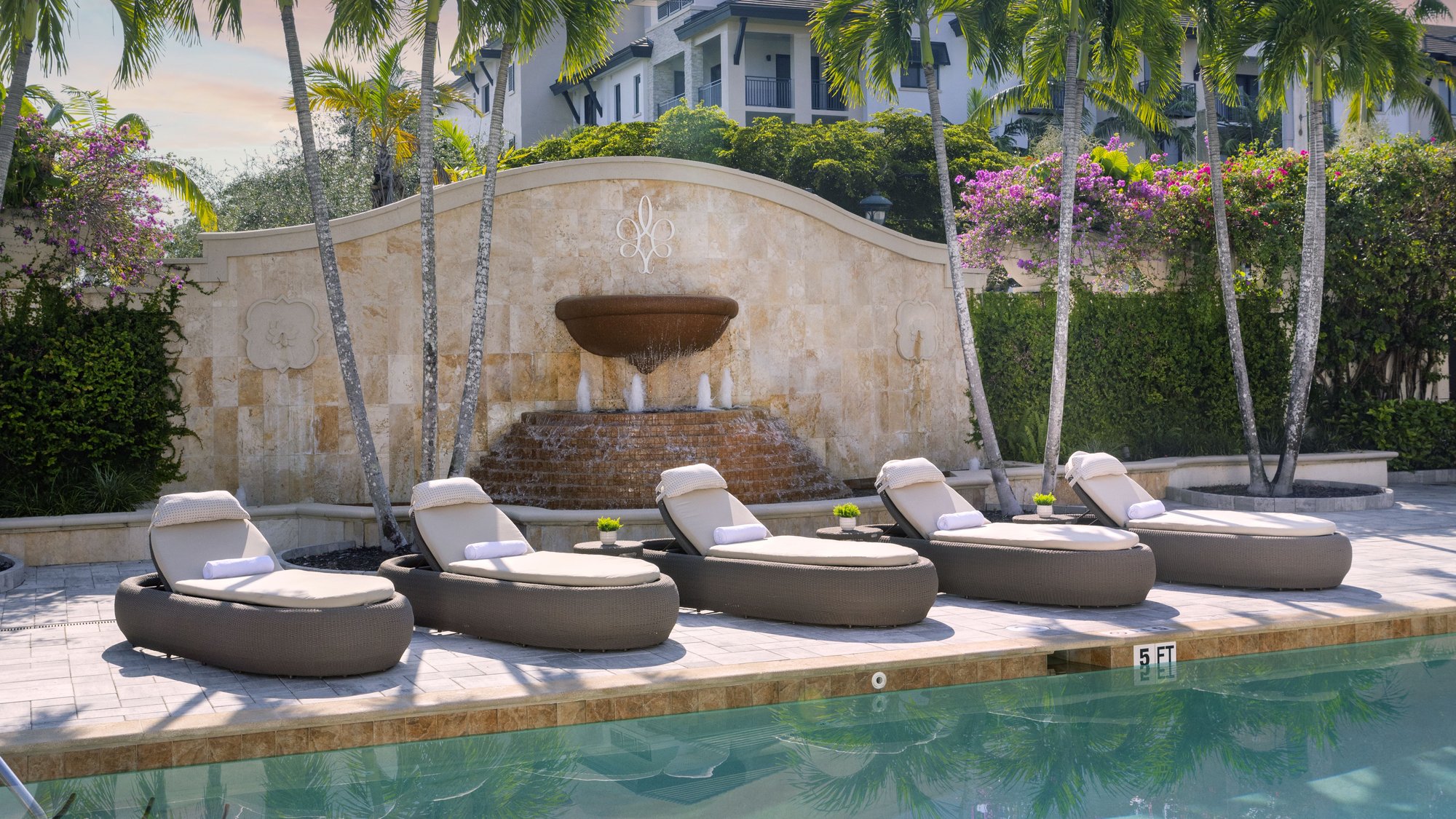 Em_IMG_70578C_Lifestyle_quarter Turn_ Lounge Chairs-1